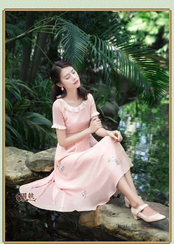 Gió tre cứng đầu 2019 hè mới của phụ nữ nghệ thuật retro cổ điển thêu vòng cổ ngắn tay dài đầm voan - Sản phẩm HOT đồ nữ
