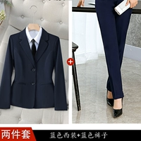 Пиджак классического кроя, синие штаны, ремень