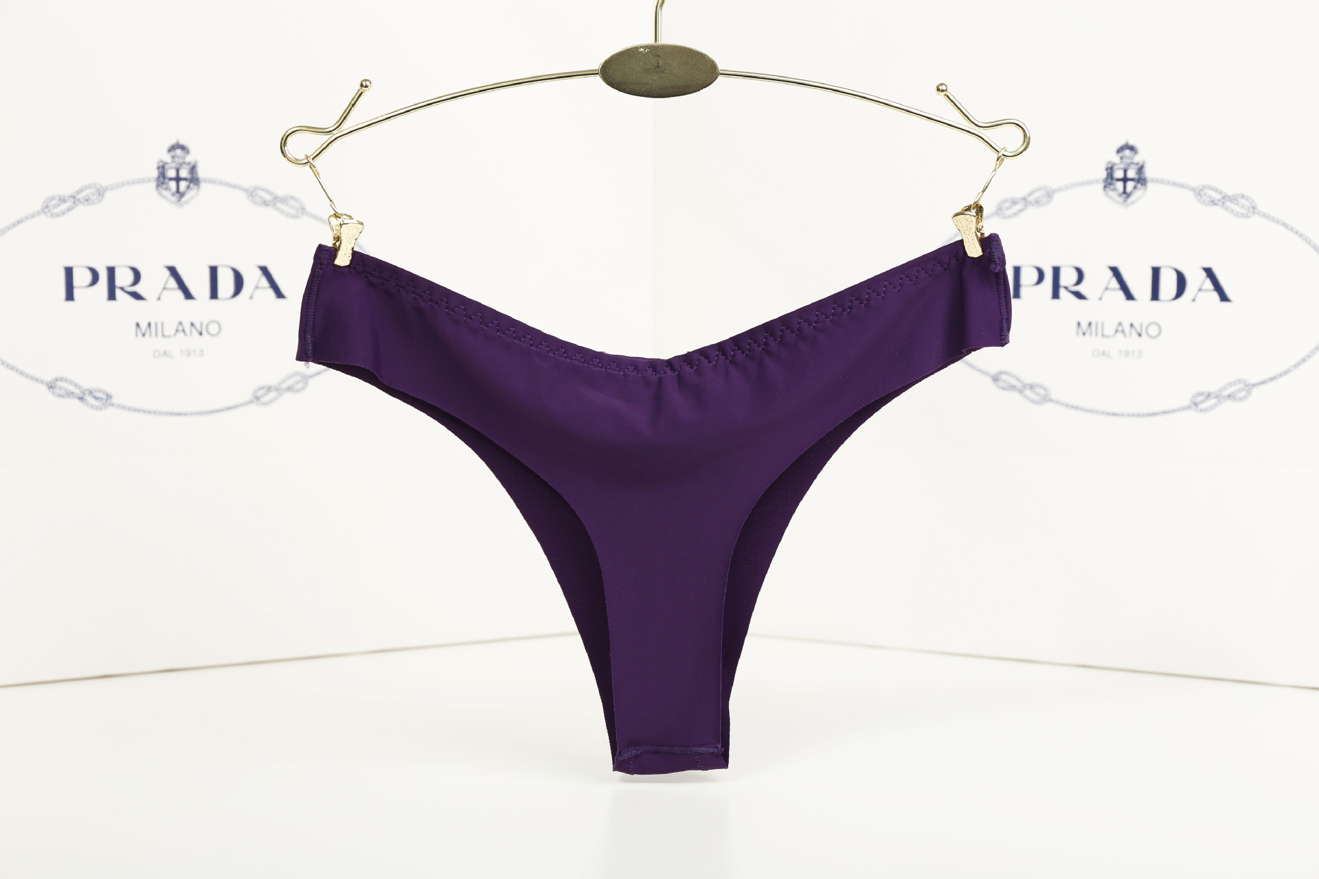 Mịn màng và mát mẻ băng lụa liền mạch cô gái sexy thong một mảnh đồ lót nữ cám dỗ sexy t quần bán buôn