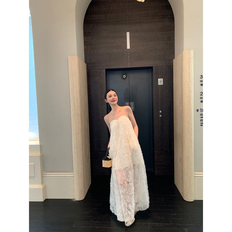 Le Rouge Zhou Meimei Hazy Soft Gauze Lace Cut-Out Hand-Beaded Strapless Light Dress