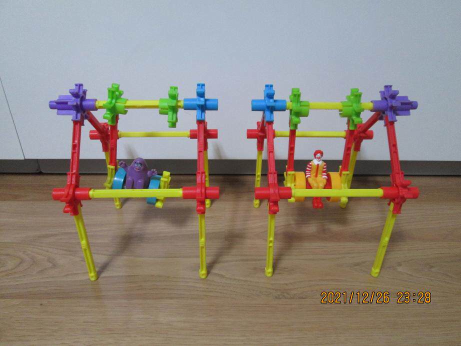 McDonald's 2000 Four Little Fortune Ferris Wheel Toy Parts Packaging