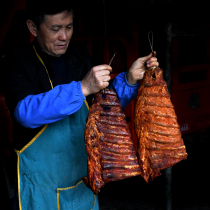 Authentic smoked Sichuan pork ribs 500g specialty Five-Flower bacon Chongqing farmhouse homemade hand-dried Flavor