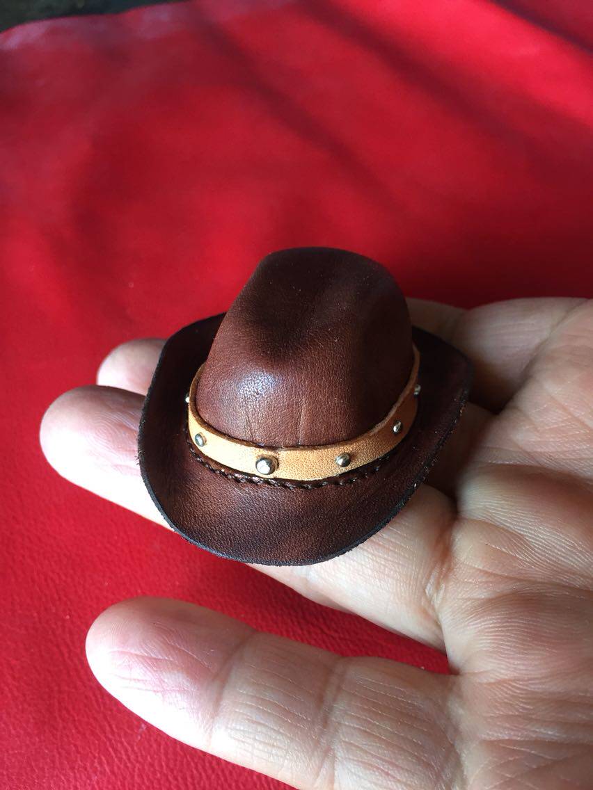 1:6 Little eaves hat