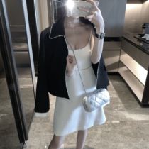 CHICYOU (Simple socialite)Black and white diamond-trimmed gloss timeless sundress