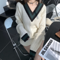 (5 fold clear cabin) (trendy school brother-in-law) College wind wool twist color v collar loose and warm big sweater