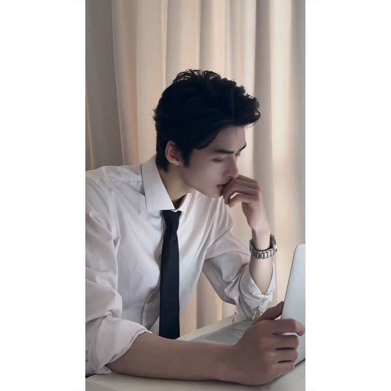 British Style Dandy Men's High-End Suit with an Oversized White Long-Sleeve Shirt Underneath, Perfect for a Boyfriend Look