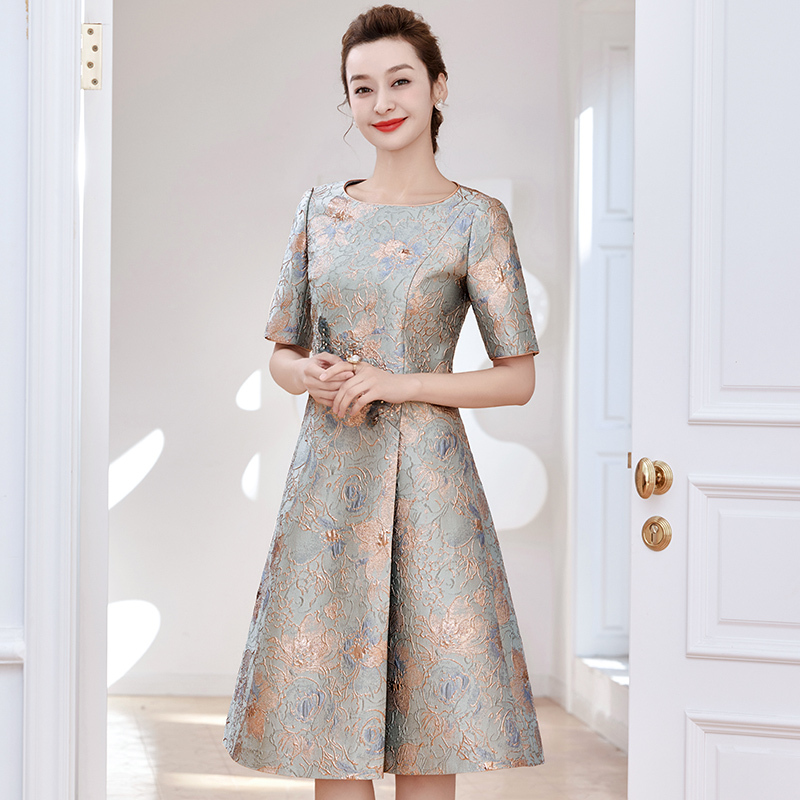 Elegant and Dignified Mother-Of-The-Bride Dress for Spring and Summer, Suitable for Banquets and Everyday Wear, New Style, Suitable for the Mother-In-Law Elegant and Dignified Mother-Of-The-Bride Dress for Spring and Summer, Suitable for Banquets and Everyday Wear, New Style, Suitable for the Mother-In-Law