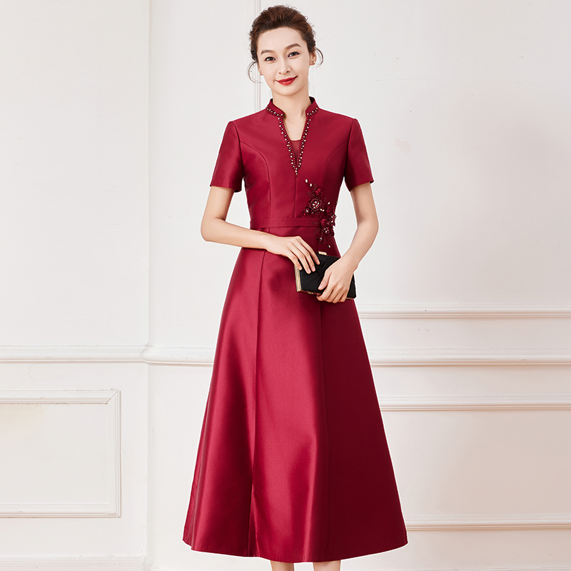 Mother's Wedding Banquet Dress Autumn 2026 New Style Host Elegant Noble Toast Dress for Mother-In-Law Wedding Banquet Winter