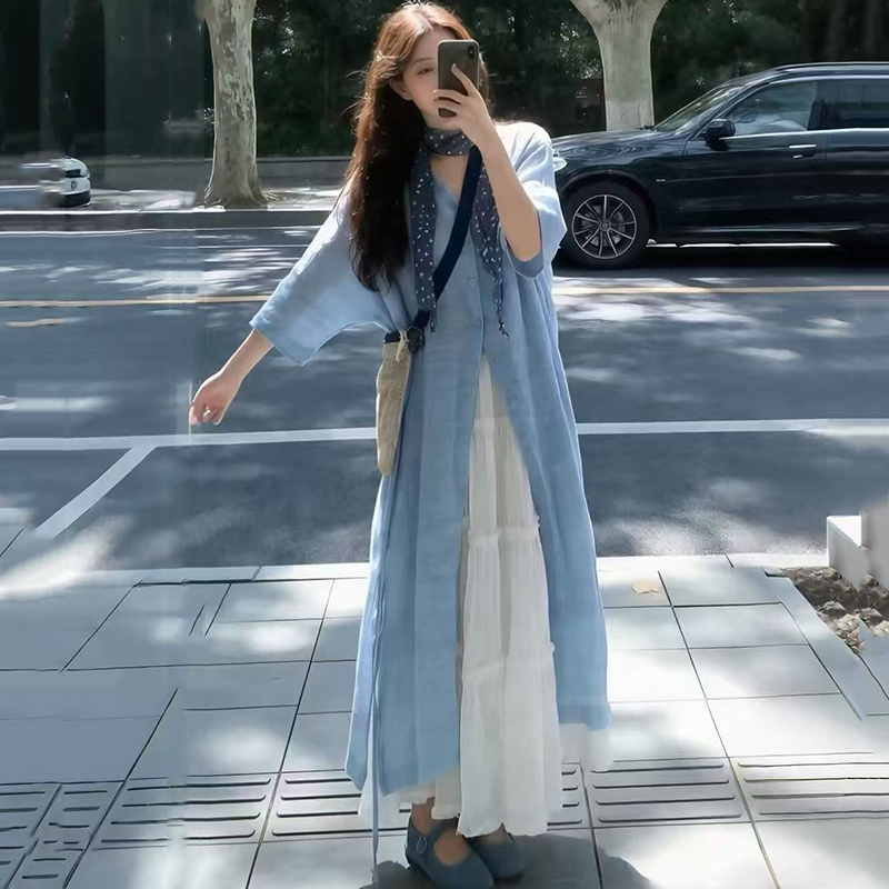 Trendy Summer Outfit for Plus-Size Women: a Pure and Relaxed Style with a Shirt and Skirt Two-Piece Set Trendy Summer Outfit for Plus-Size Women: a Pure and Relaxed Style with a Shirt and Skirt Two-Piece Set