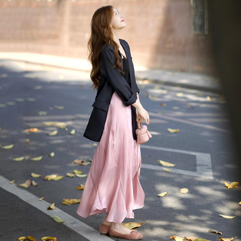Trendy Outfit for Plus-Size Women: a Set of Shoulder-Length Blazer and Skirt, Super Popular and Age-Reducing Two-Piece Set