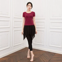 Черные штаны, короткий рукав