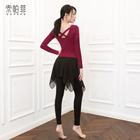 Лонгслив, черные штаны