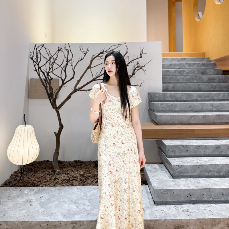 August Knows Joy | 100% Mulberry Silk | 45 ° Bias-Cut | 19mm Plain Crepe Satin Puff Sleeve Dress-7035