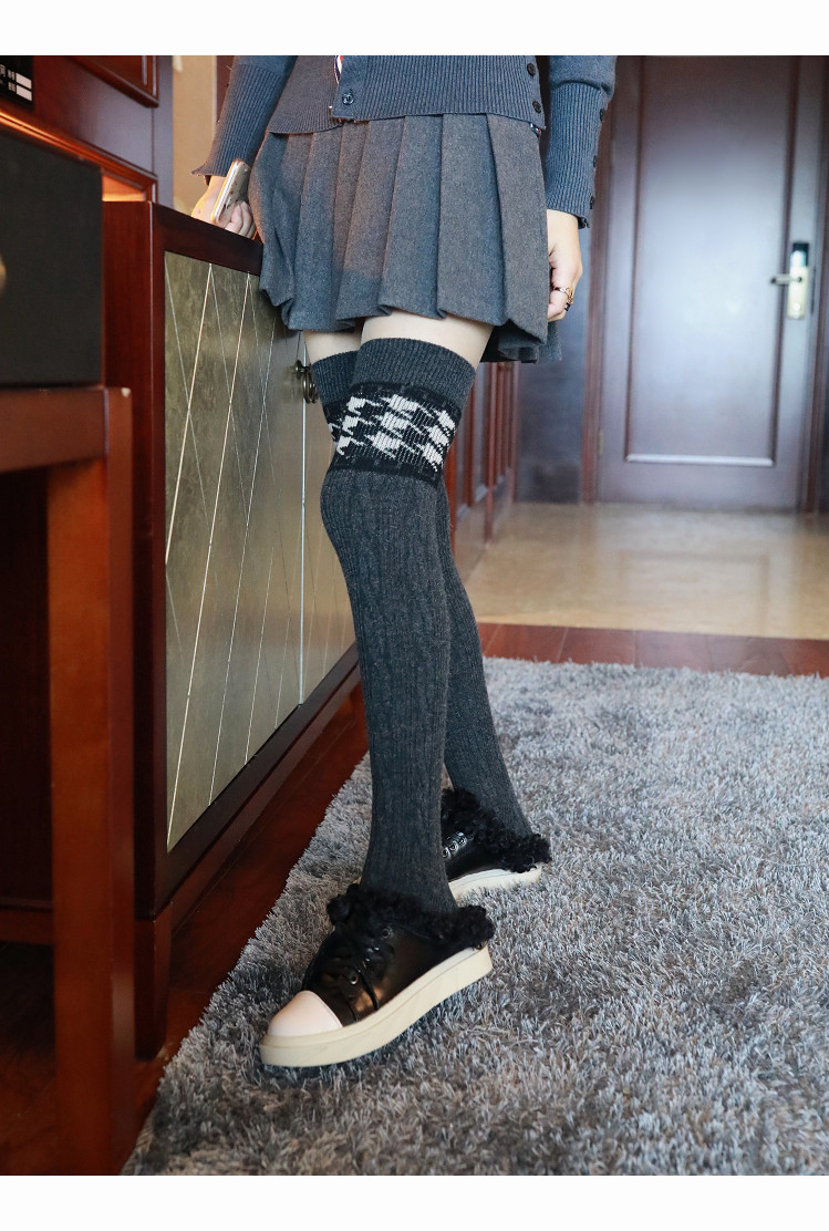 Mùa thu và mùa đông Châu Âu vớ cashmere tất dài của phụ nữ ống dài qua đầu gối houndstooth giày cao đến đầu gối đặt vớ len len ấm áp tất trắng