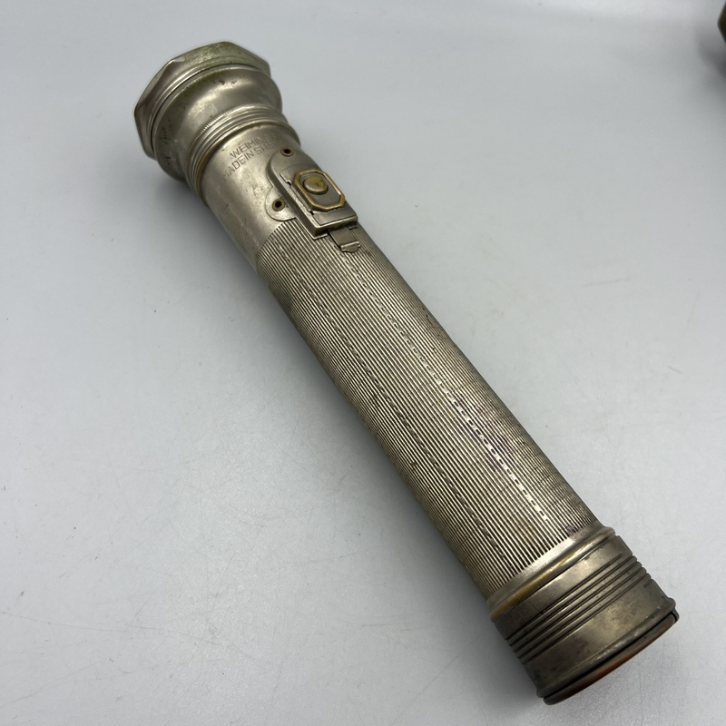 Authentic Vintage Da Wuyu Brand Long-Version Flashlight from the Republic of China Period, Antique Lighting Lamp for Collection