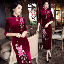 2019 Daily embroidered gold velvet qipao long style elegant retro banquet bride tray clasp Chinese