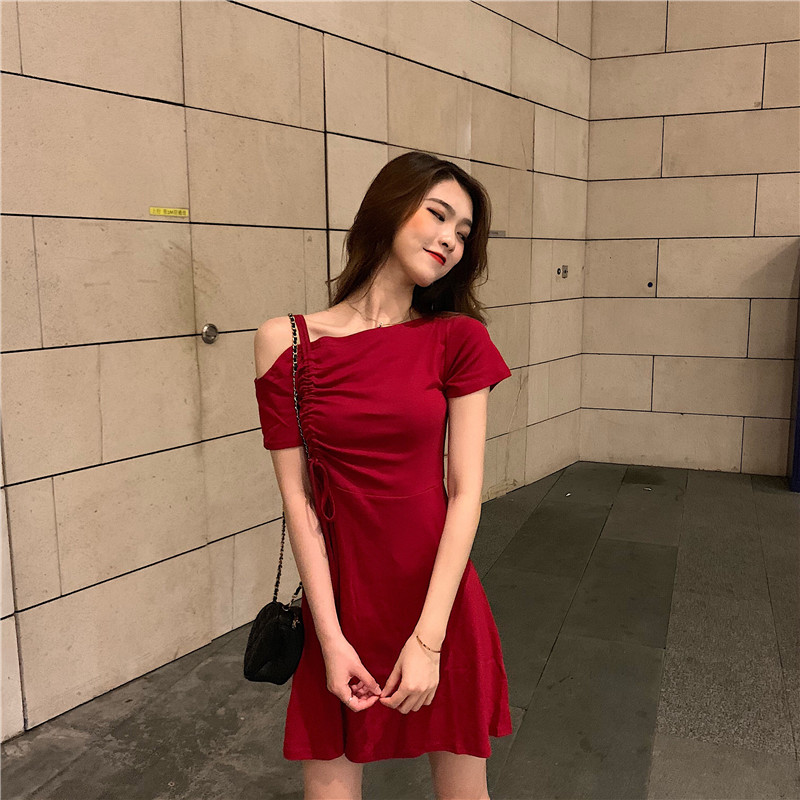 VK旗艦店 韓國風設計感單肩抽繩修身短袖洋裝