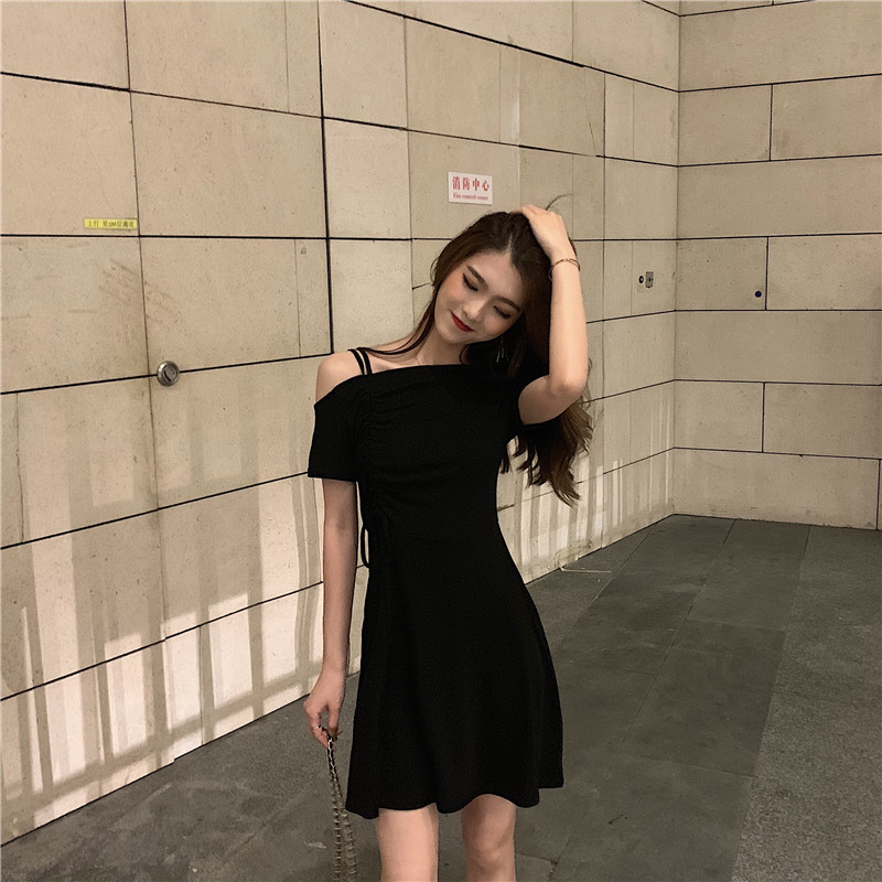 VK旗艦店 韓國風設計感單肩抽繩修身短袖洋裝