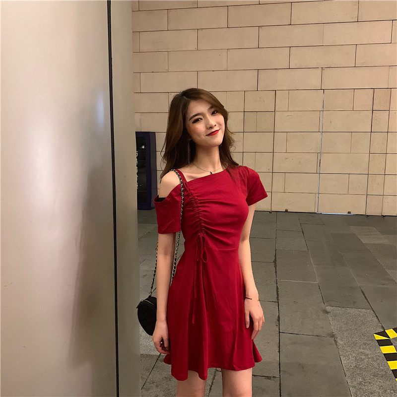 VK旗艦店 韓國風設計感單肩抽繩修身短袖洋裝