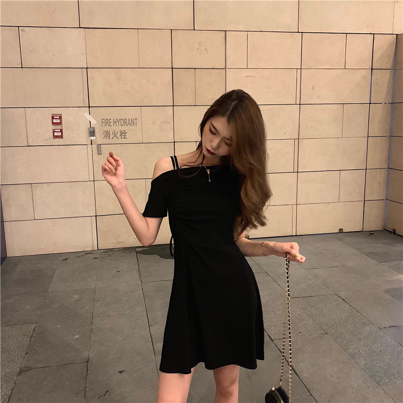 VK旗艦店 韓國風設計感單肩抽繩修身短袖洋裝
