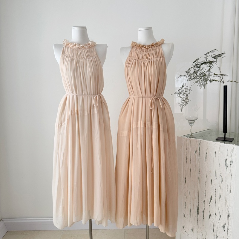 Madoft Model/Capri Midsummer_Cho*E Collection Exquisite Item Rayon Embroidered Petal Collar Halter Dress