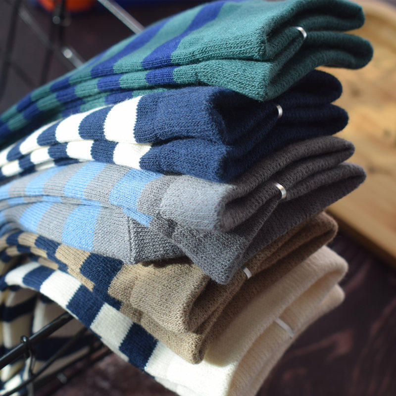 如何选择适合秋冬的保暖透气条纹袜？