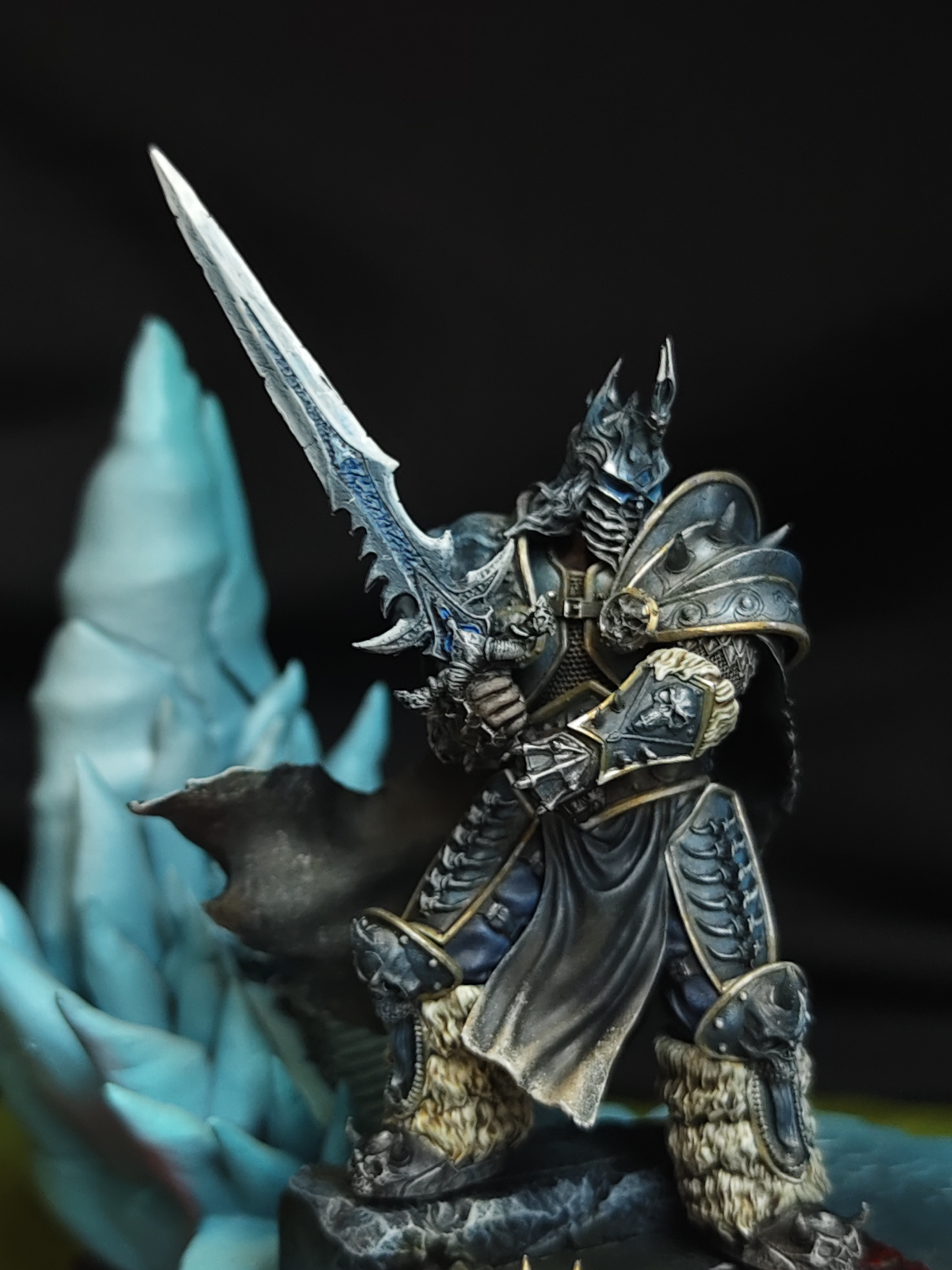 World of Warcraft Frostmourne Lich King Arthas Figure Statue 2