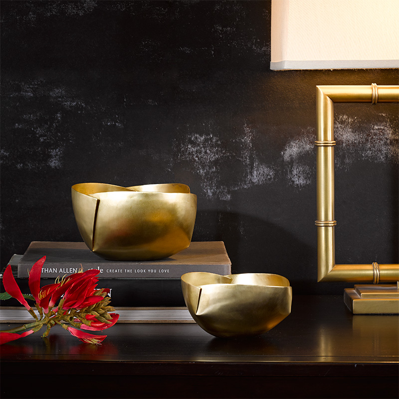 Tao home three-petal decoration brass bowl American living room decoration Storage bowl Creative light luxury ornaments crafts