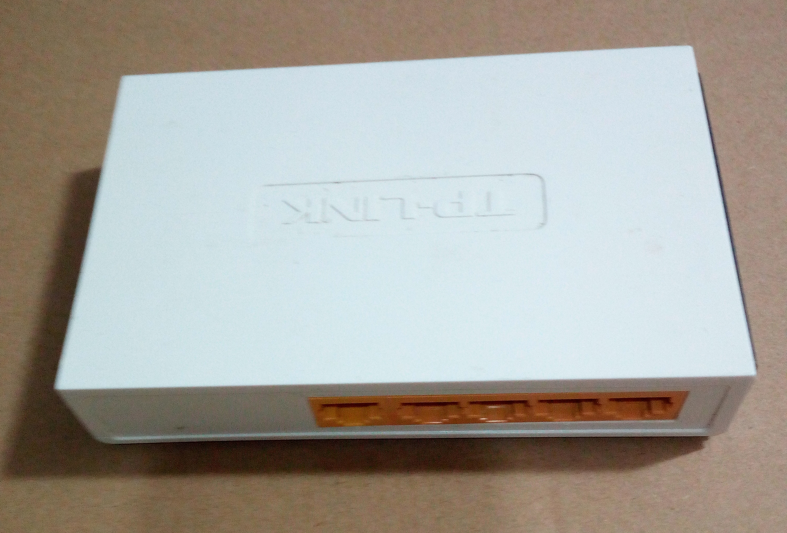 Packaged TP-LINK Universal TL-SF1005 5-port 100M Ethernet switch DC9V