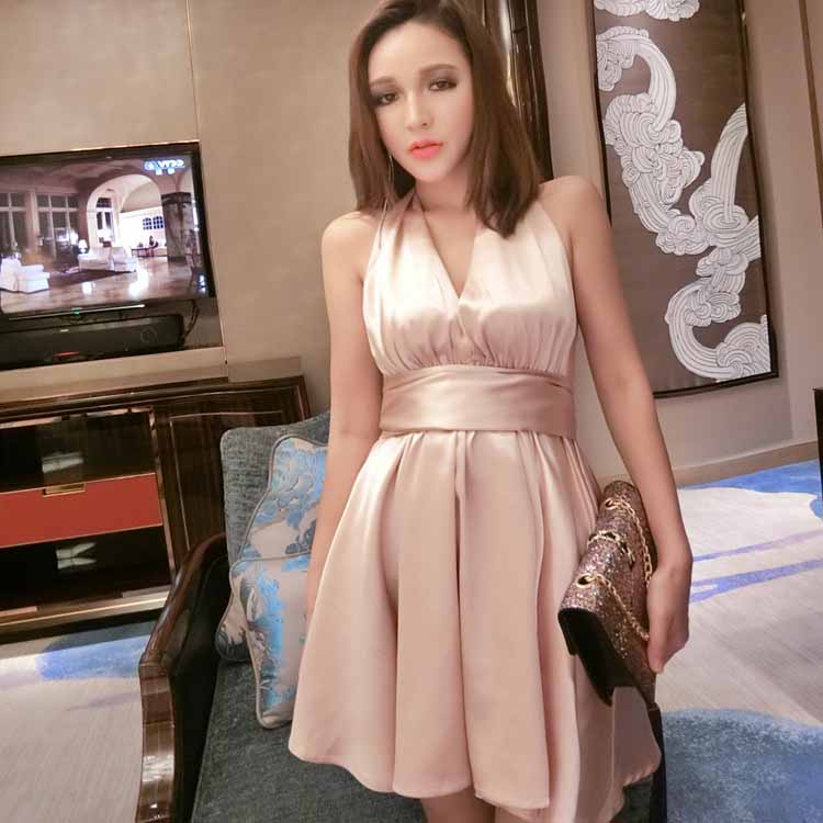 Chợ đêm nữ 2018 mới thon gọn quây lưng ngực thấp treo cổ rắn màu máy cẩn thận cao eo đầm xòe rộng 	váy tôn eo	