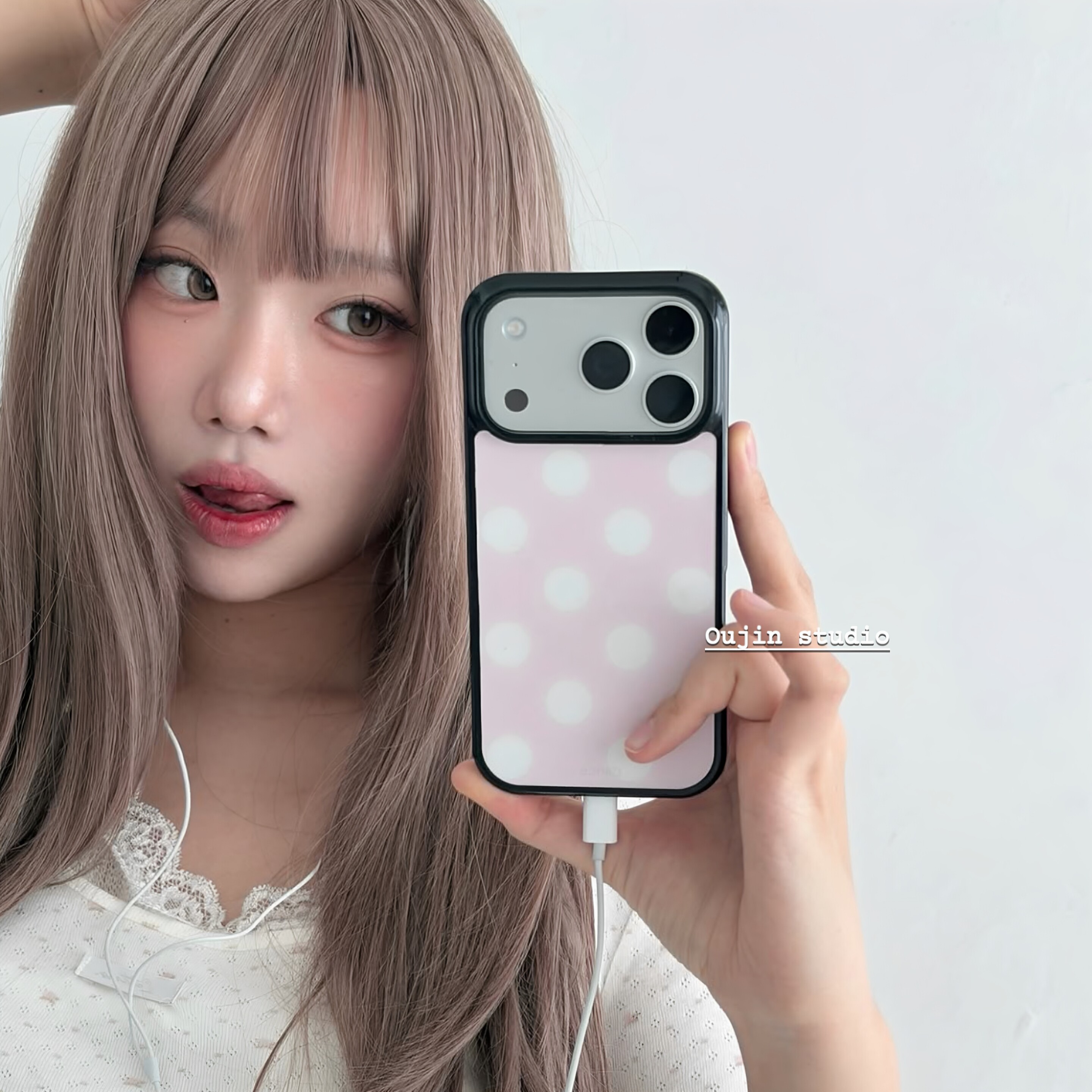 The young girl's powder at the early white spot of Han Fung Fung is the sweetest girl's fall-proof protective suit for Apple 17 promax/16/15 pro in the black corner of the Yakliphone 14
