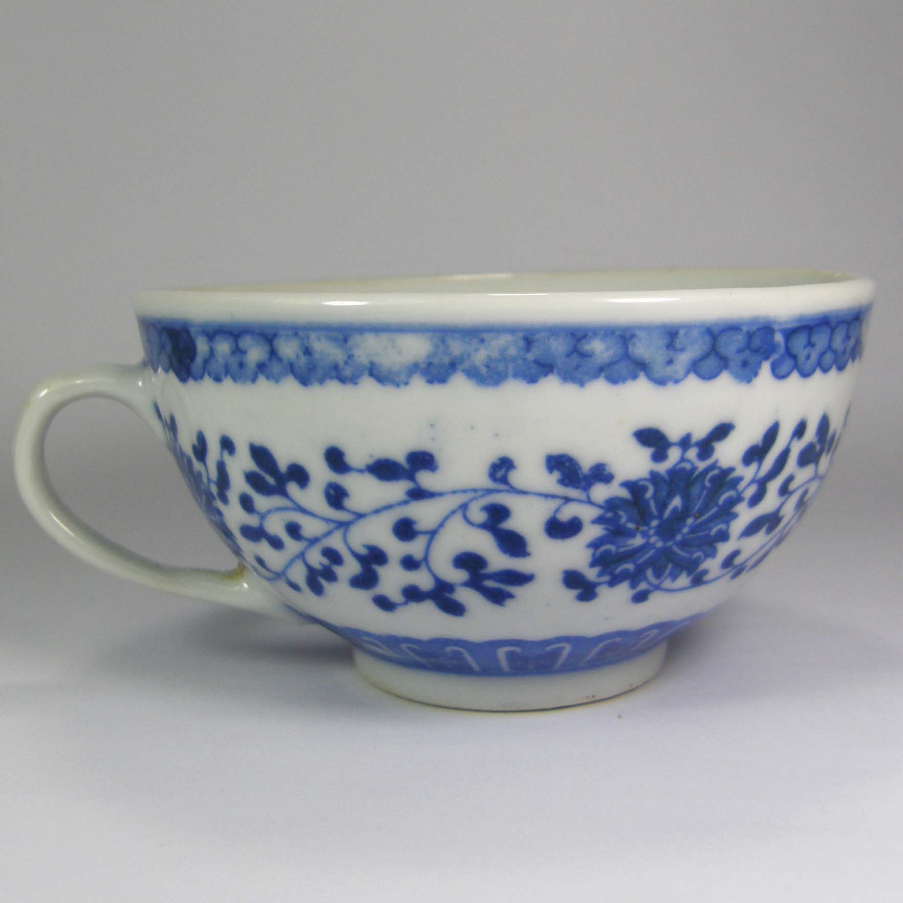 Jingdezhen Factory Goods Old Porcelain Qinghua Foreign Lotus Tangle Branch Chain 180ML Earmy Cup With Ear Coffee Cup Tea Cup