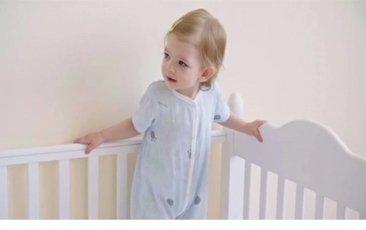 Mu Mu Le baby tre sợi gạc jumpsuit ngắn tay nửa quần short tay rách tách bé romper kín 裆 quần áo - Áo liền quần