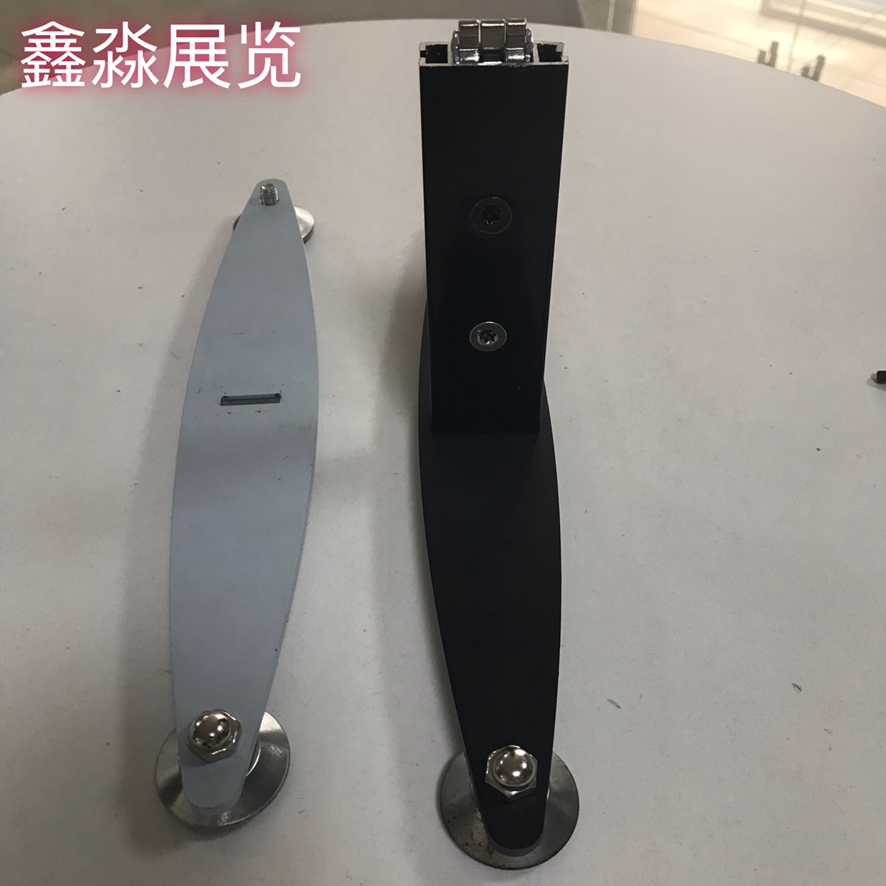 Aluminum flat aluminum beam screen base Three-card lock iron base Display stand foot iron bracket movable movable