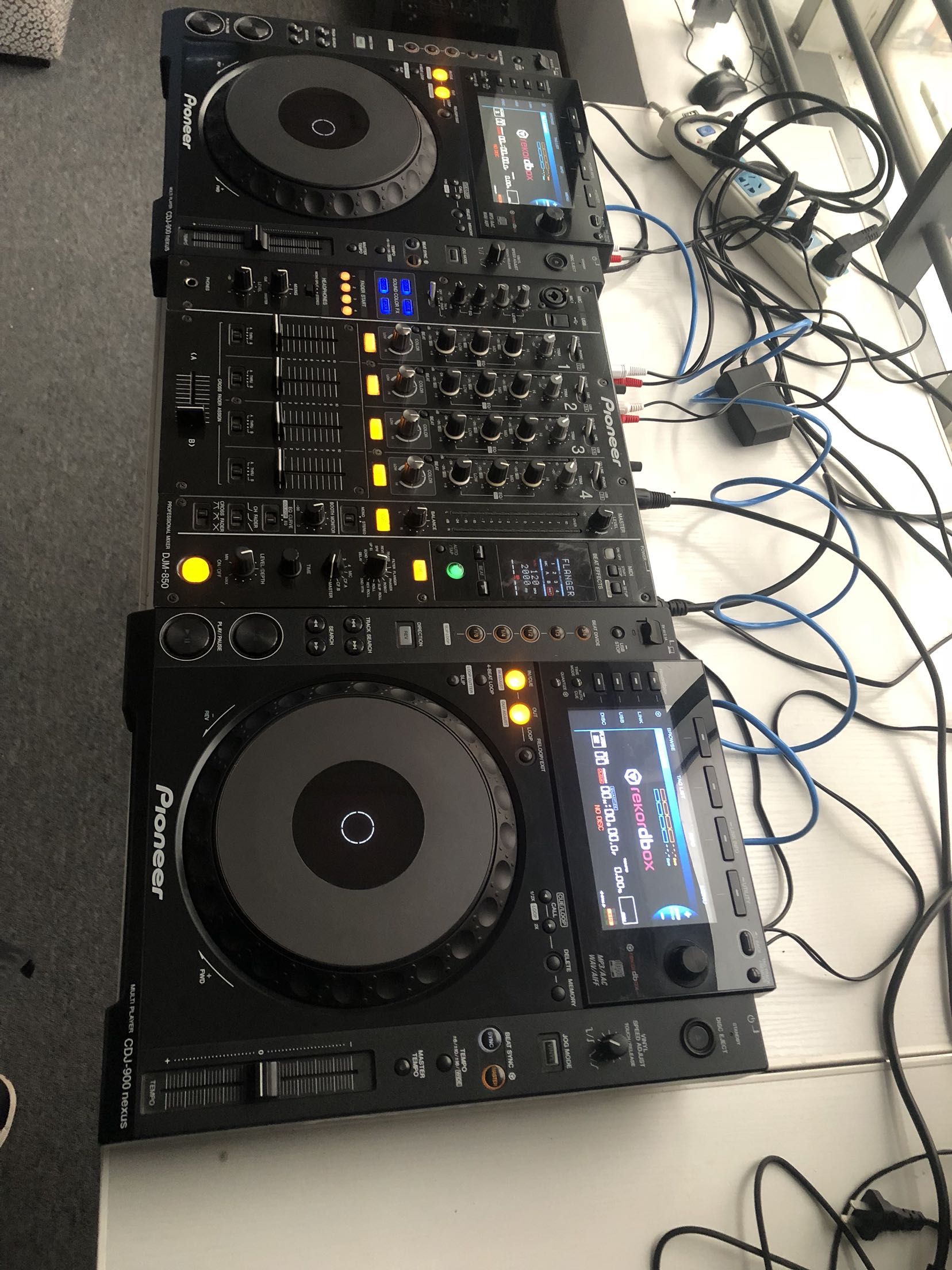 Pioneer CDJ900Nexus player DJM850 mixer