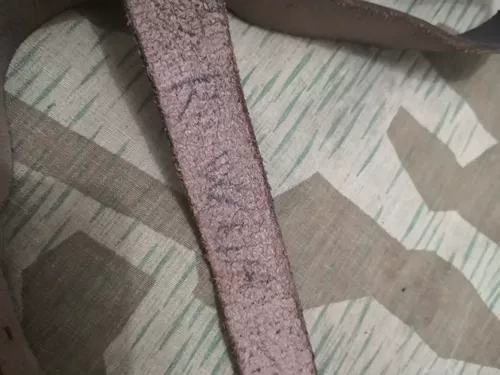 Yuting рекомендует оригинальную немецкую оригинальную Light Leather y с историей, чтобы последовать за собой народную коллекцию WW2 оборудование дикого задних слой