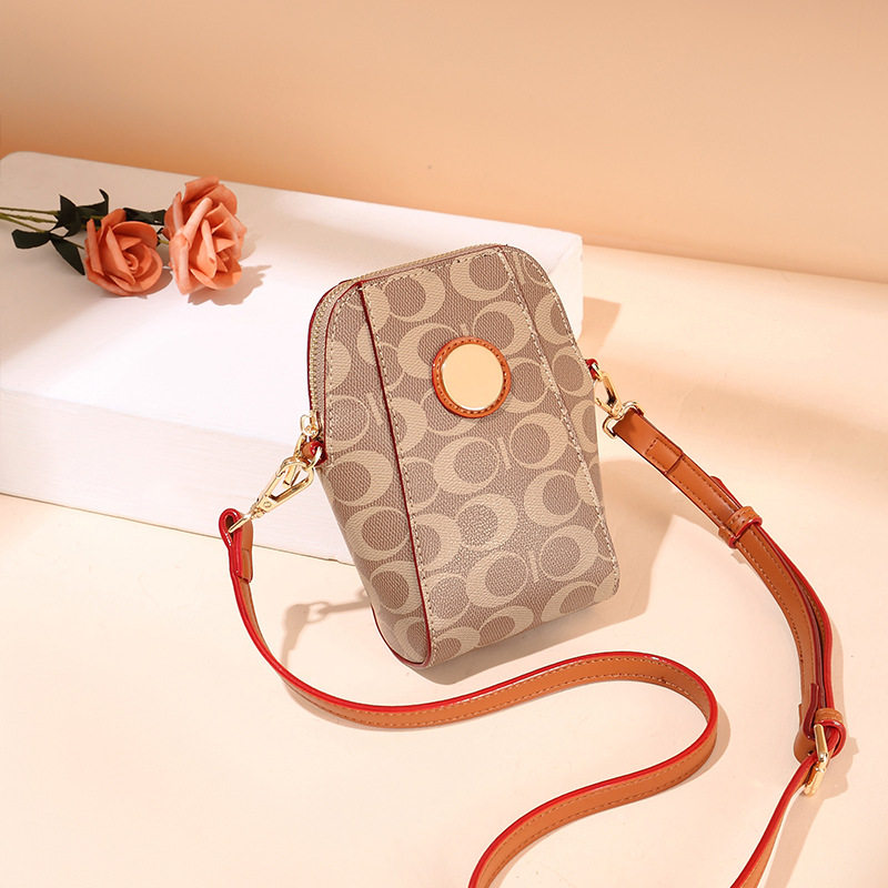 Shanghai guests for the evacuation of the cupboards Qingkura Outlets Ouelts Flagship Special Price Shop Ole Pet Fashion Shells Bag