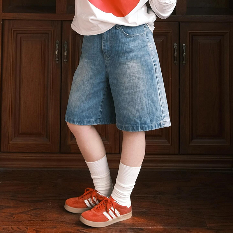 150kg Plus Size American Retro Denim Shorts for Women, Loose and Versatile, Knee-Length Straight Wide-Leg Pants 150kg Plus Size American Retro Denim Shorts for Women, Loose and Versatile, Knee-Length Straight Wide-Leg Pants