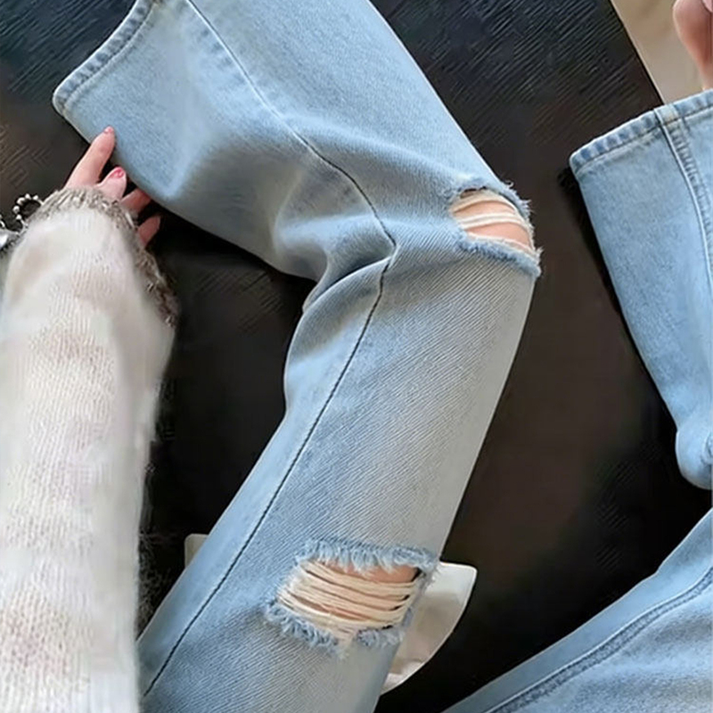 150kg Plus Size Light Blue Ripped Flared Jeans for Petite Women, High-Waisted, Slimming, Nine-Point Length Pants