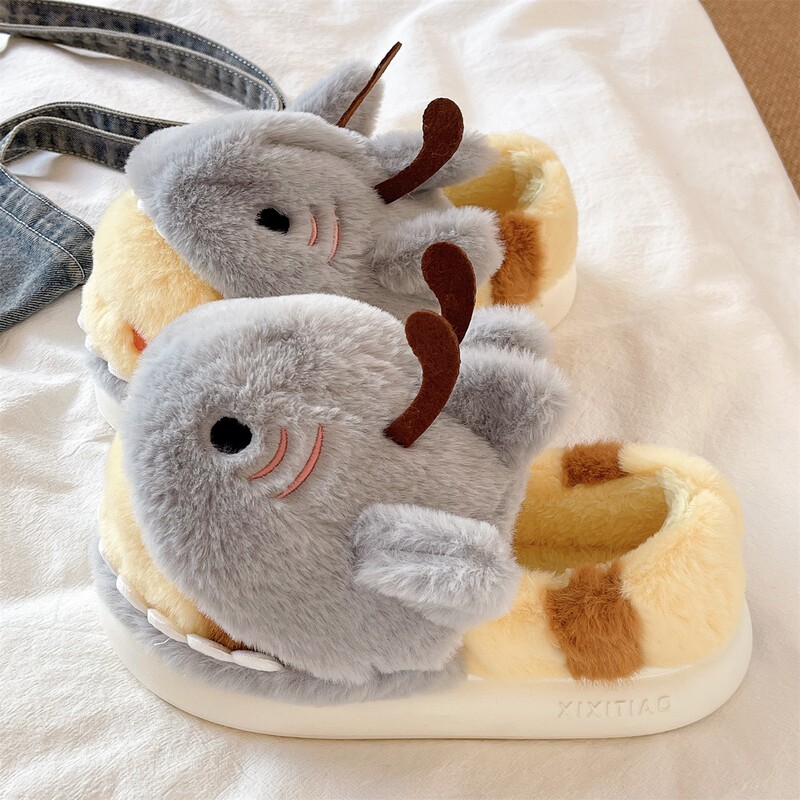 Bee-Themed Cotton Slippers for Women, Winter Indoor Plush Warm Non-Slip Student Fun Cute Shark Hat Closed-Back Cotton Shoes