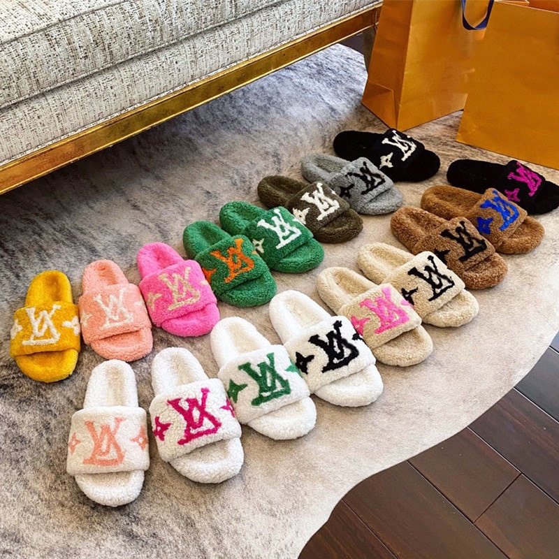 High-End Genuine Lamb Fur Integrated Fur Slippers for Women, Outdoor Wear, 2025 New Model, Thick-Soled Casual One-Strap Fur Slippers