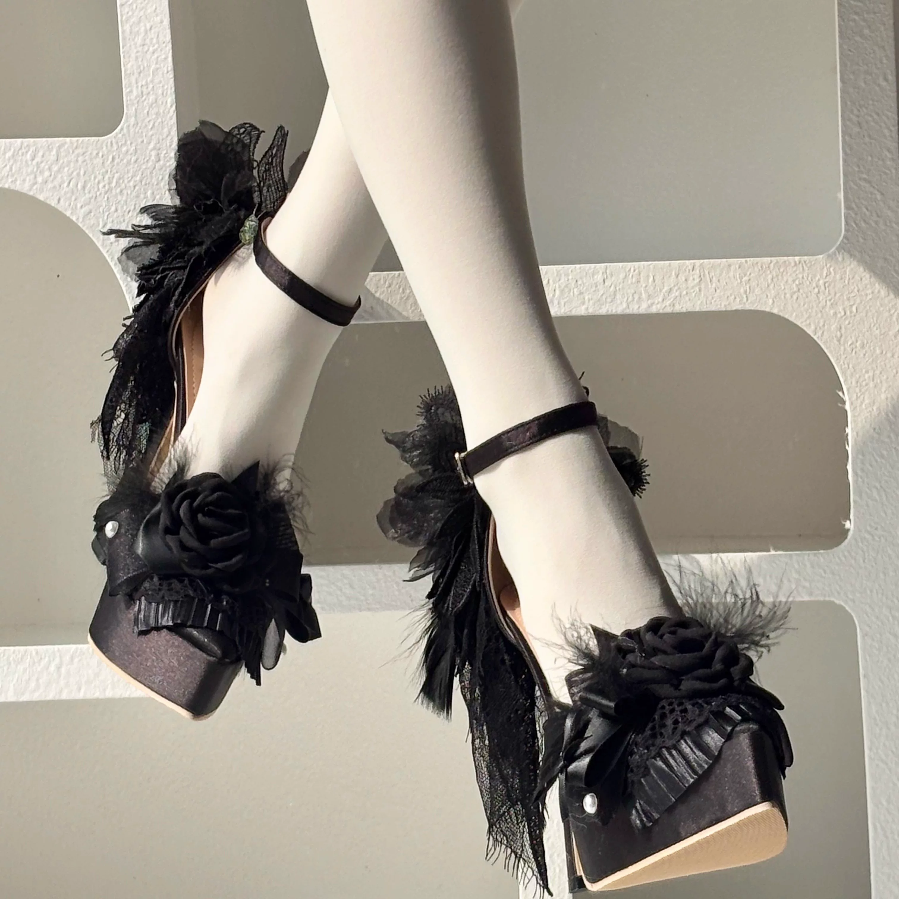 羽落灵 A soaring rabbit Lolita's original y2k gothic thick soles and sky-high high heels are gorgeous for a wedding
