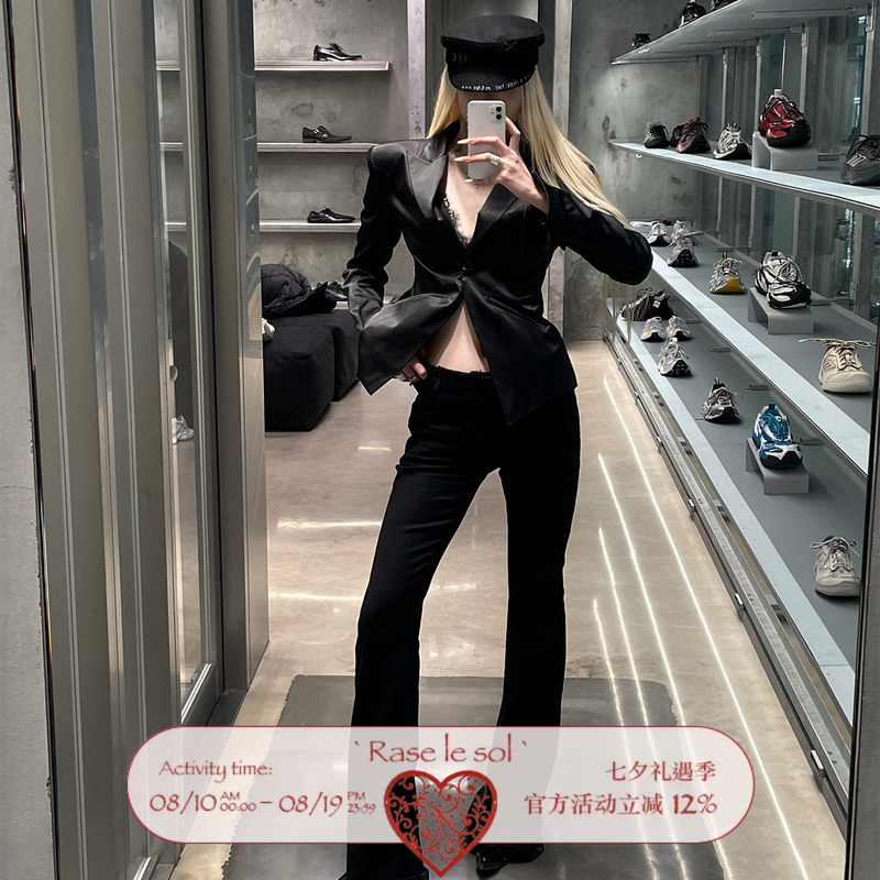 Rase Le Sol'Dangerous Liaisons' Black Bootcut Jeans Slim Fit Low-Rise Pants
