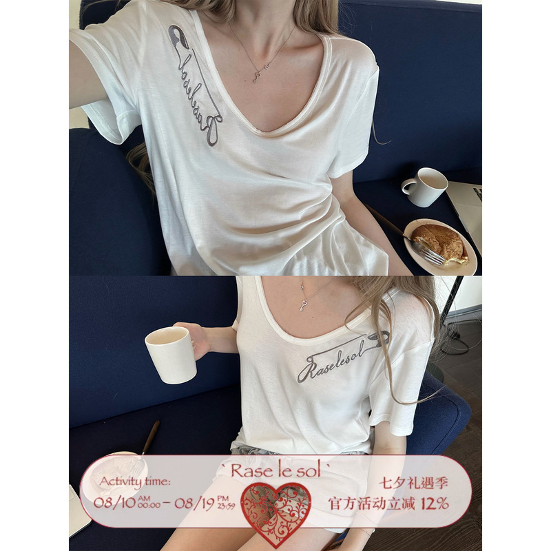 Rase Le Sol*Brooch Embroidered Tee Pin Embroidered Lyocell V-Neck Short Sleeve T-Shirt