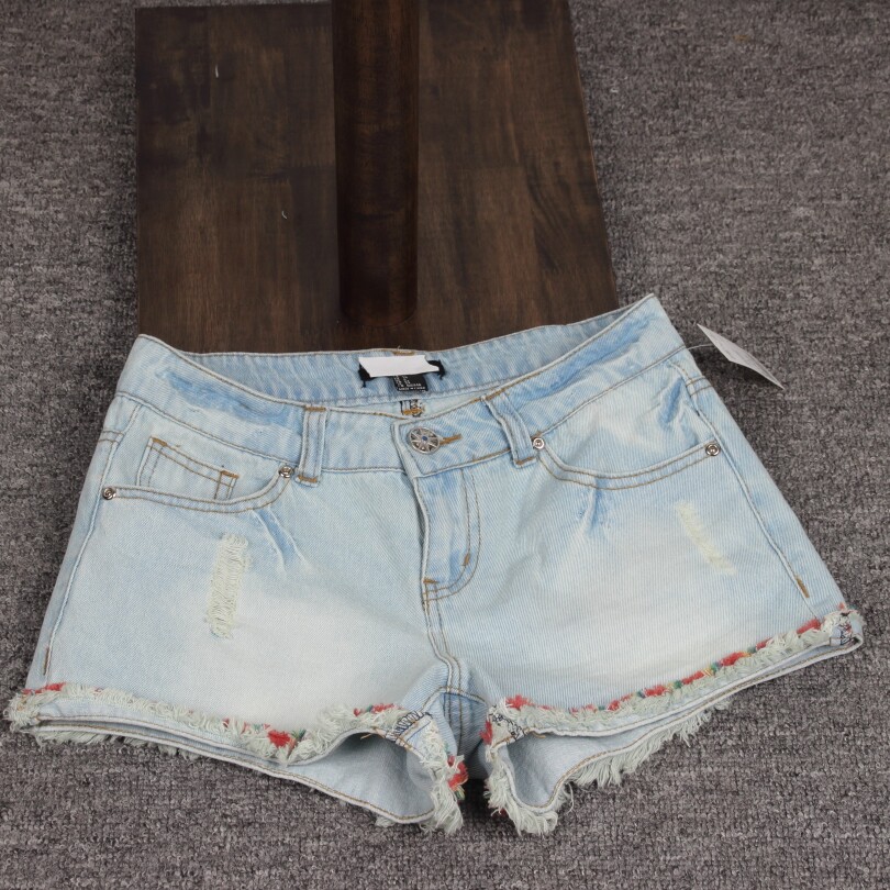 Color lace low waist light blue jeans shorts hot pants female summer 2019 new hundred and thin tide