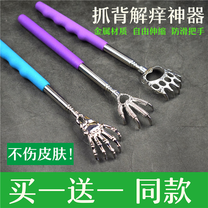 Itchy ticks for scratches and scratches on the back of an old man's head.