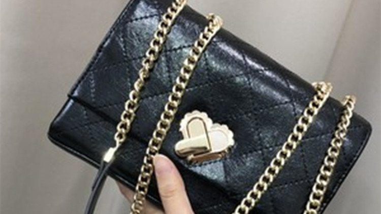 单肩链条小包,让时髦一路相伴6