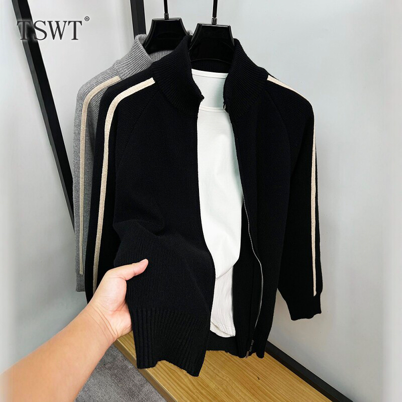 High-End Light Luxury Stand-Up Collar Cardigan Knitted Jacket for Men, New Spring and Autumn Style, Loose Striped Outdoor Casual Sweater Jacket High-End Light Luxury Stand-Up Collar Cardigan Knitted Jacket for Men, New Spring and Autumn Style, Loose Striped Outdoor Casual Sweater Jacket