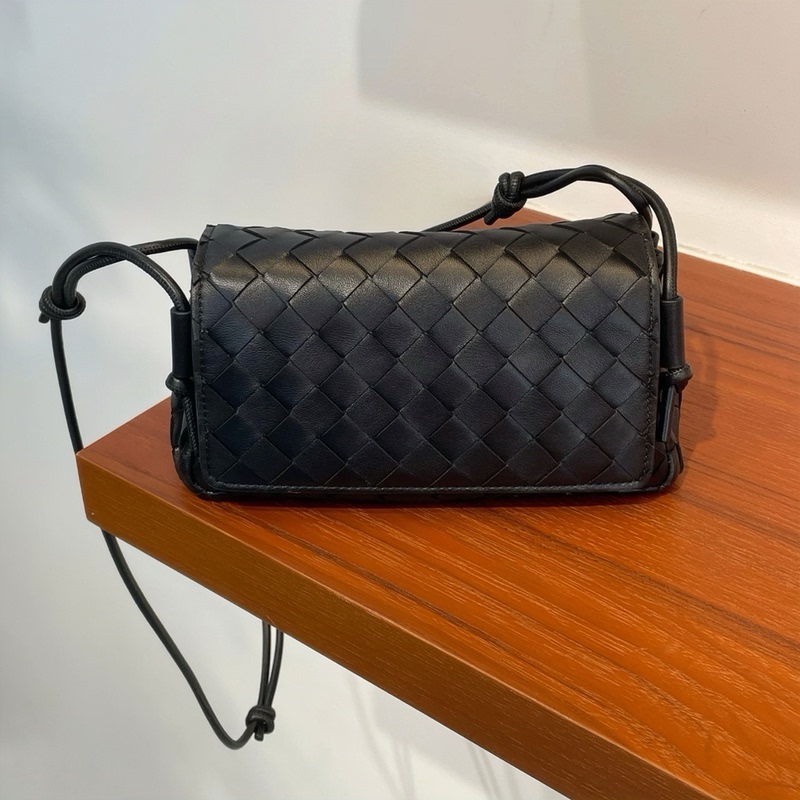 Fashionable Imported Lambskin Notturno Woven Crossbody Bag with Flap, Double Compartment, Large Capacity Phone Pouch