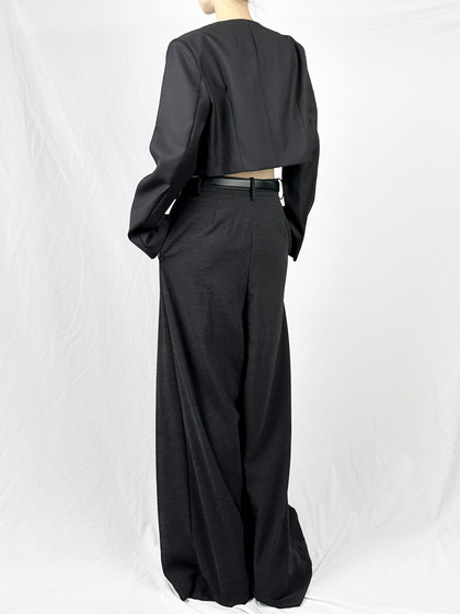 没2月 黑色短款西装外套女2023年春季新款小众短西装外套